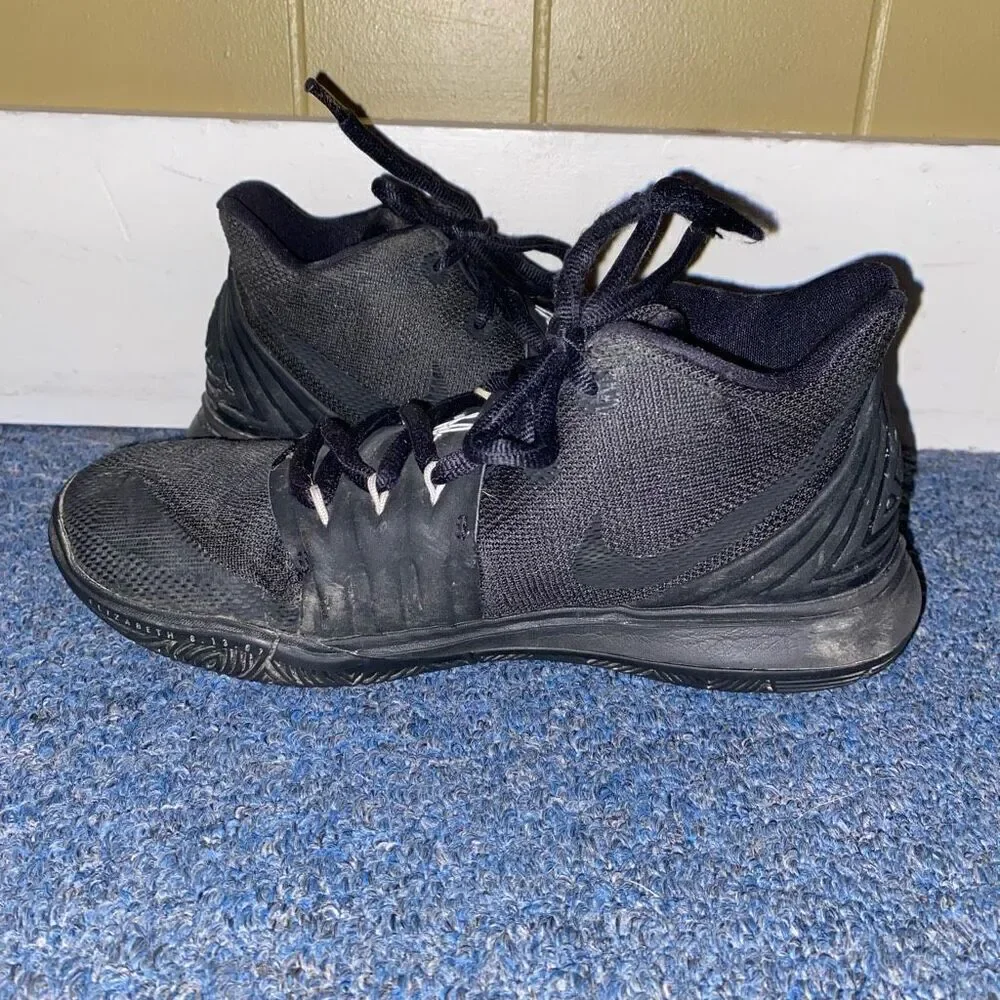 Nike Kyrie Irving youth boys 6 mid top eye tie up basketball shoes black
